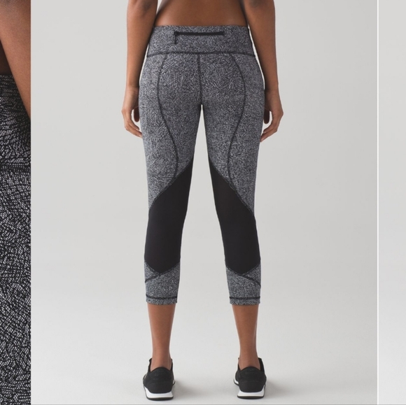 NWOT Lululemon Pace Rival Crop, 6, Line Up White/Black, matching bra listed - Picture 2 of 14